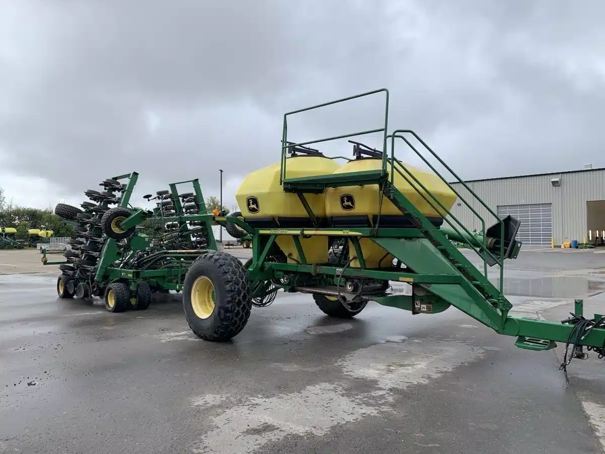Gallery image 2 for Used 2005 John Deere 1890 Air Drill
