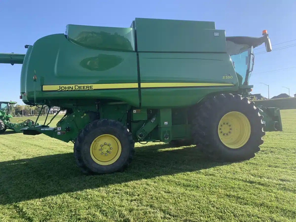 Gallery image 2 for Used 2013 John Deere S550 Combine