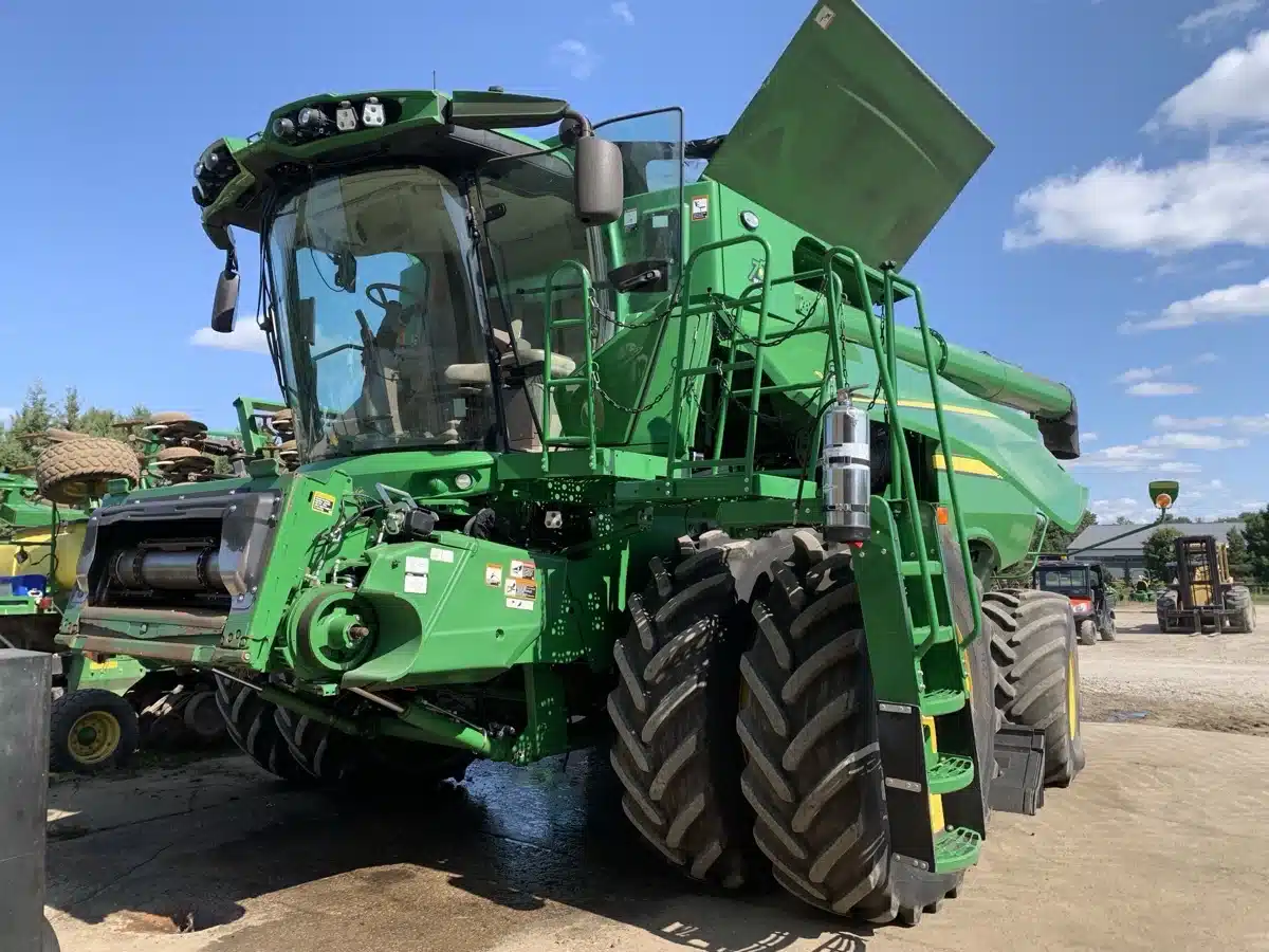 Gallery image 2 for Used 2022 John Deere S770 Combine
