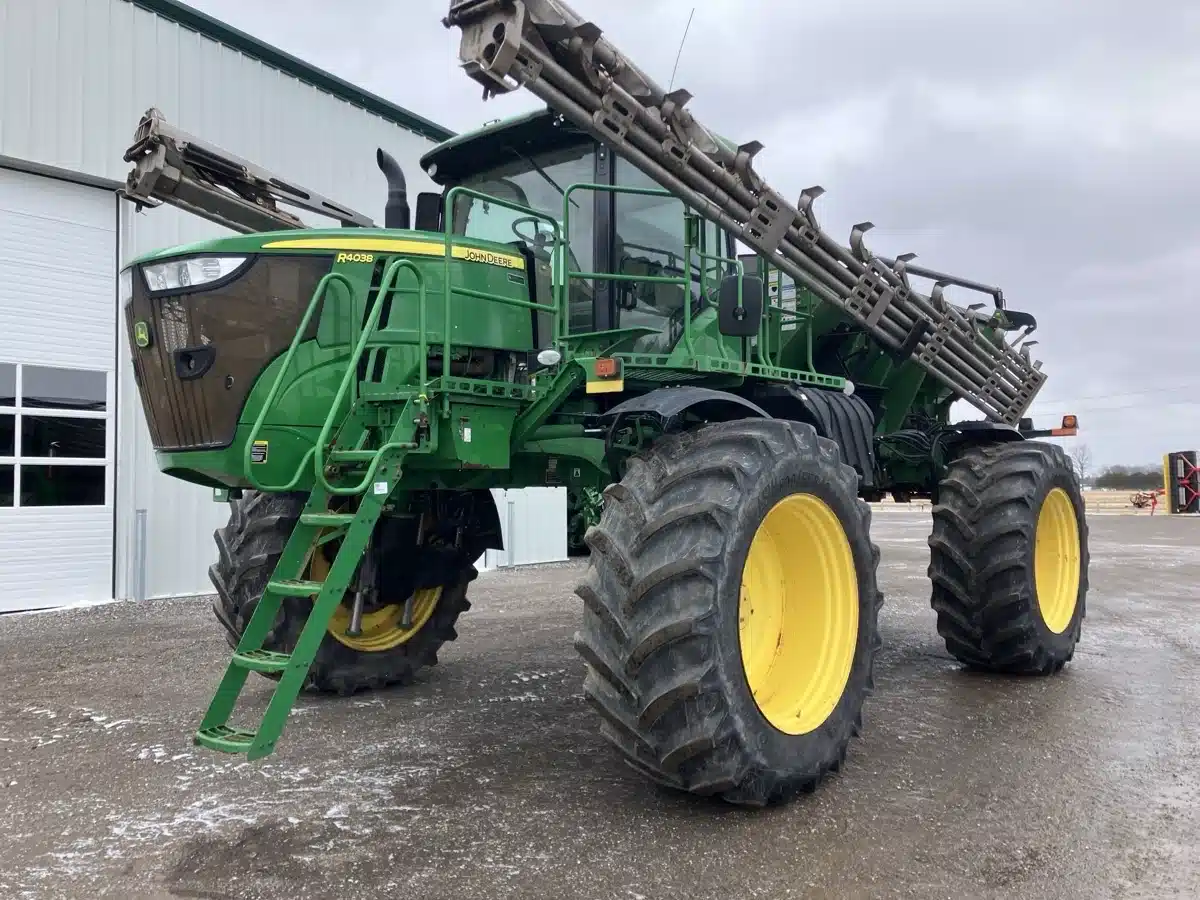 ジョンディア R4038 自走式噴霧器 ローボーイセミトレーラー付き　1/64 ジョンディア R4038 自走式噴霧器 ローボーイセミトレーラー付き 1/64