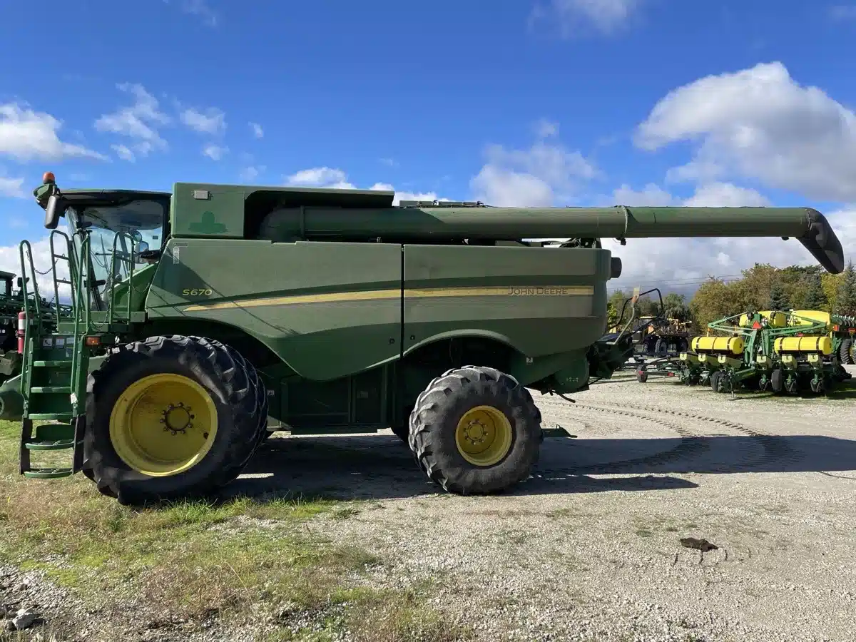 Gallery image 2 for Used 2014 John Deere S670 Combine