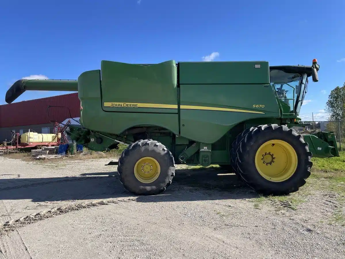 Gallery image 1 for Used 2014 John Deere S670 Combine