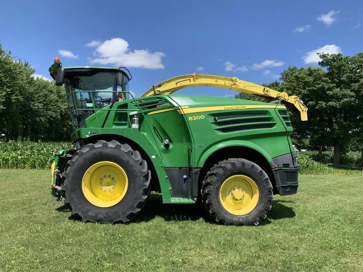 Gallery image 2 for Used 2016 John Deere 8200 Forage Harvester