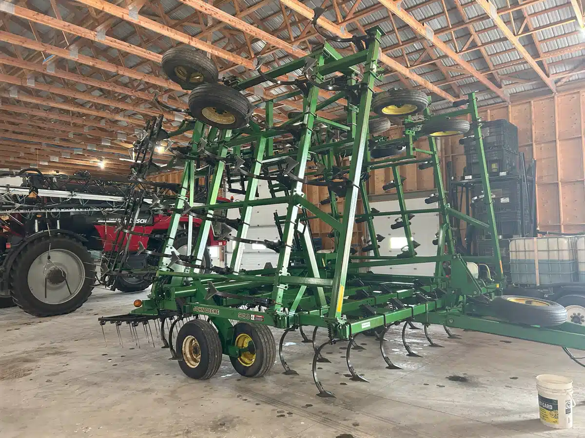 Gallery image 1 for Used 1997 John Deere 980 Cultivator