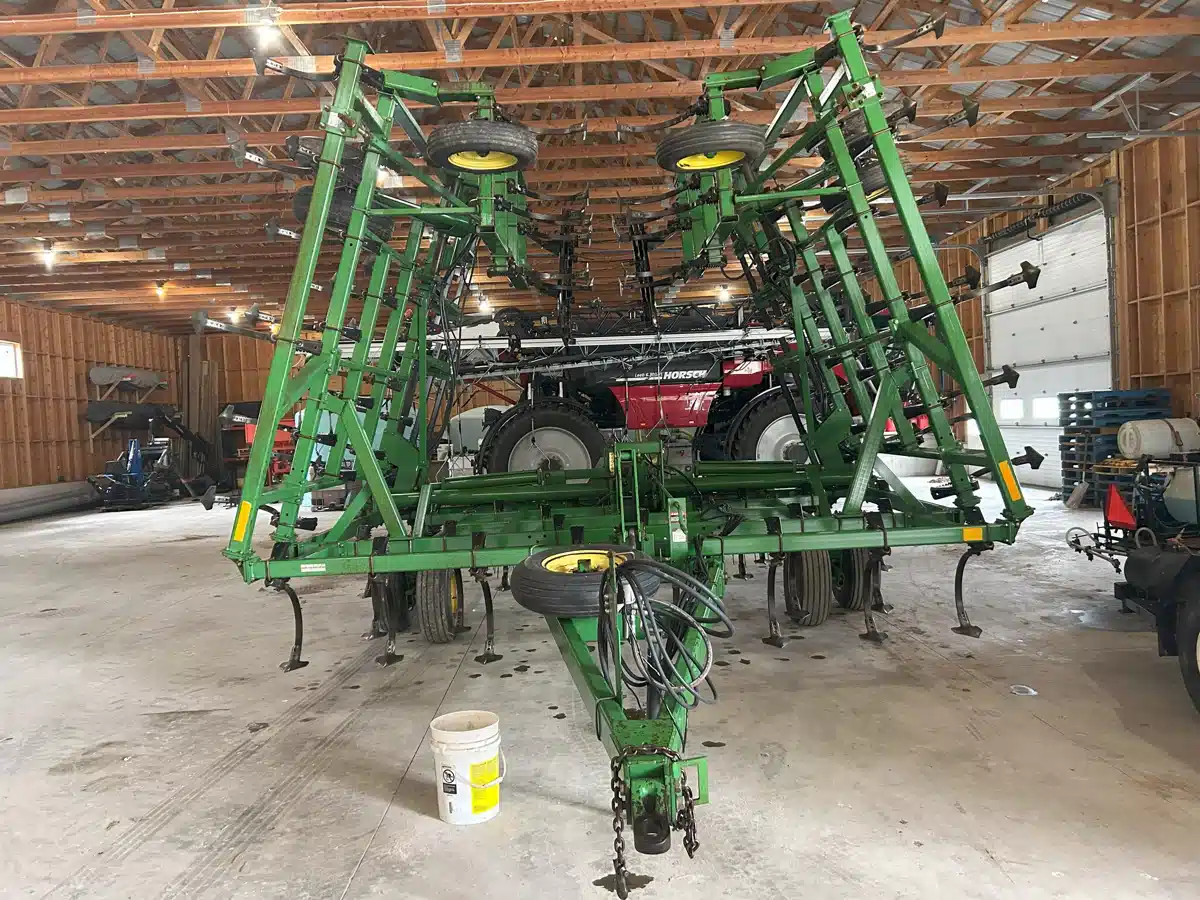 Gallery image 2 for Used 1997 John Deere 980 Cultivator