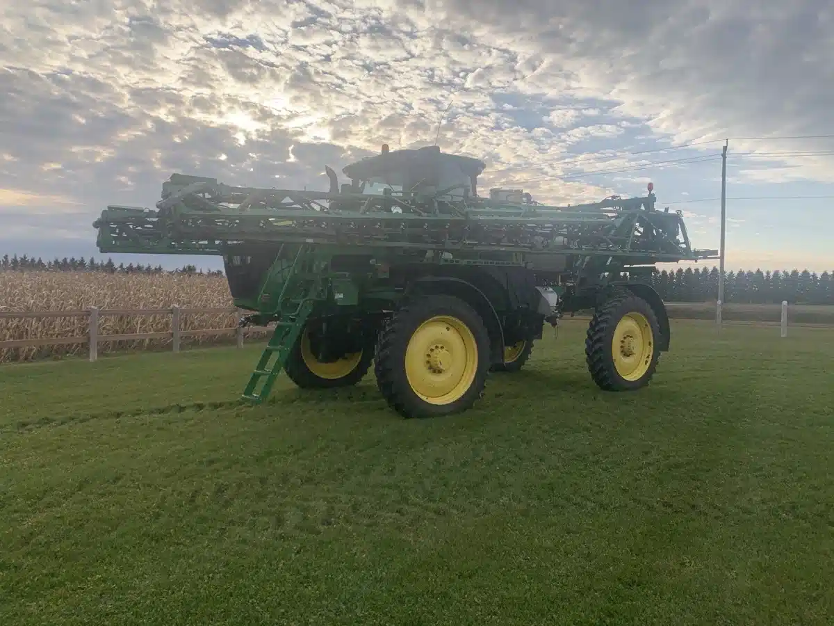 Gallery image 2 for Used 2019 John Deere R4038 Sprayer - Self Propelled