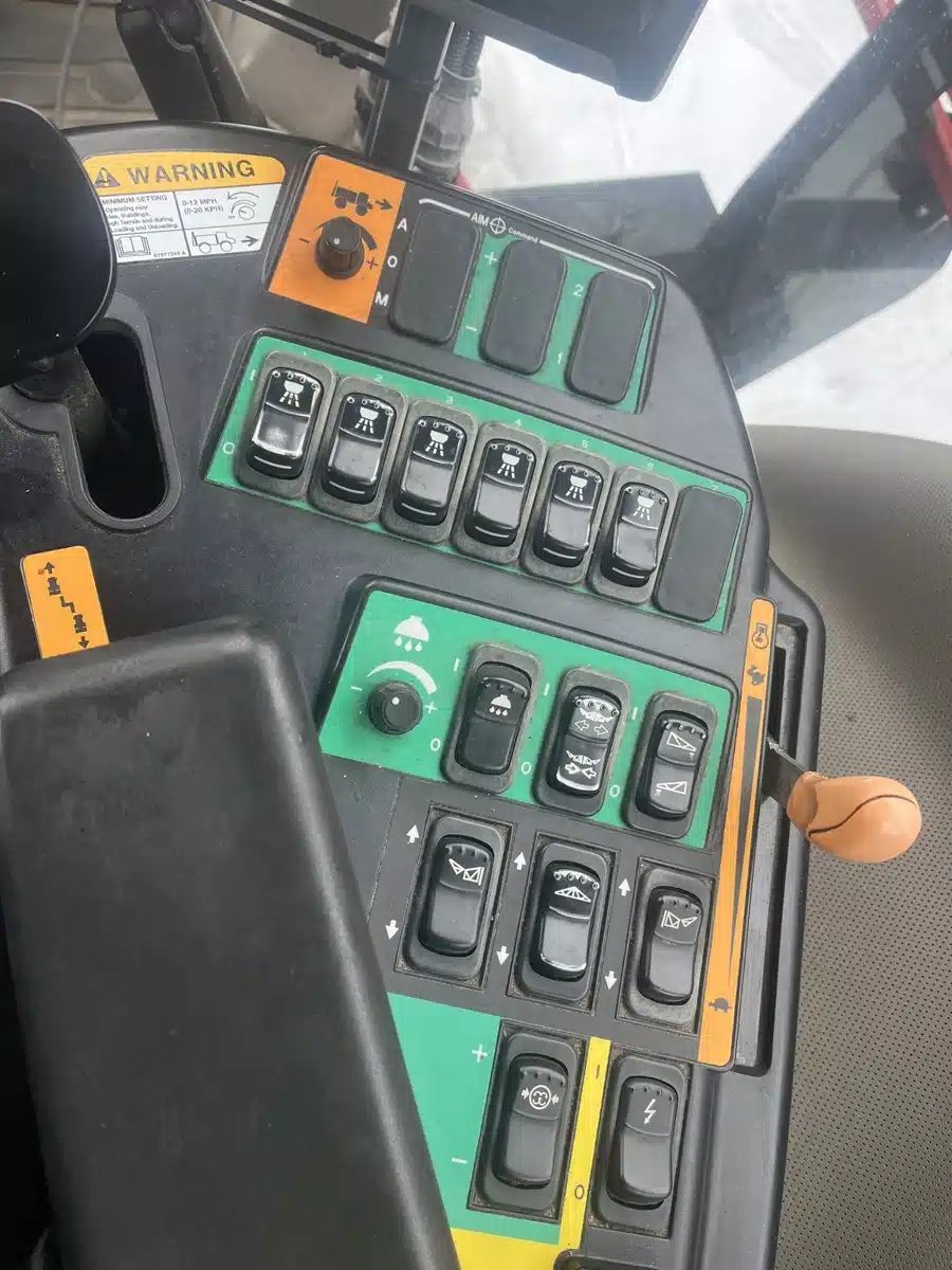 Gallery image 2 for Used 2008 Case IH SPX 3320 Sprayer - Self Propelled