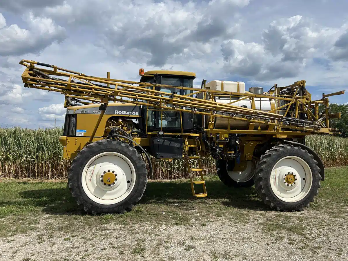 Gallery image 2 for Used 2009 RoGator SSC1084 Sprayer - Self Propelled