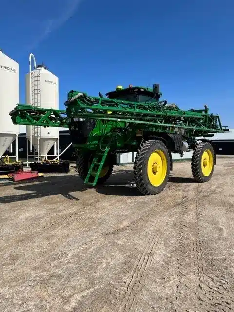Gallery image 2 for Used 2018 John Deere R4038 Sprayer - Self Propelled