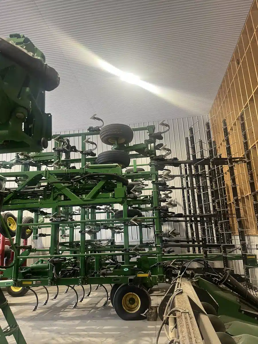 Gallery image 2 for Used 2012 John Deere 2210 Cultivator