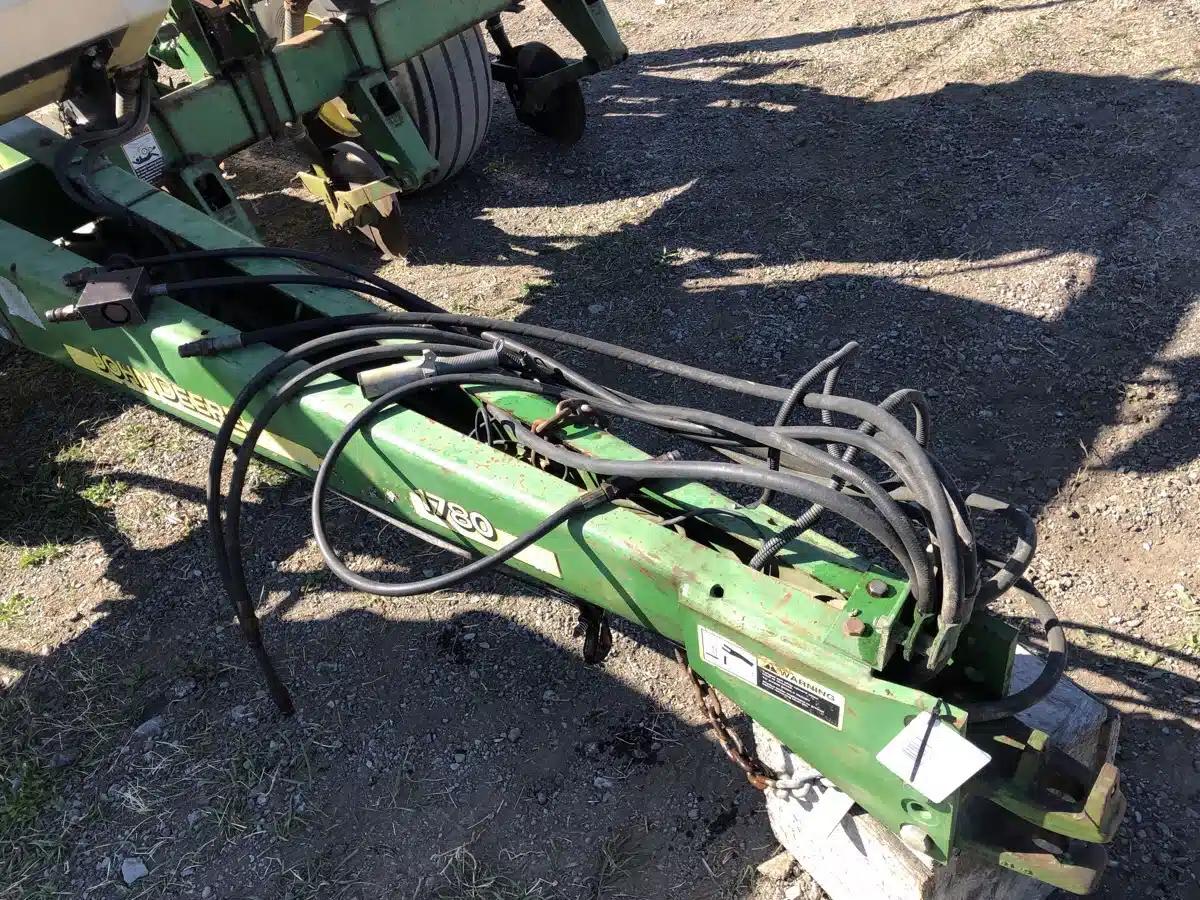 Gallery image 2 for Used 2003 John Deere 1780 Planter