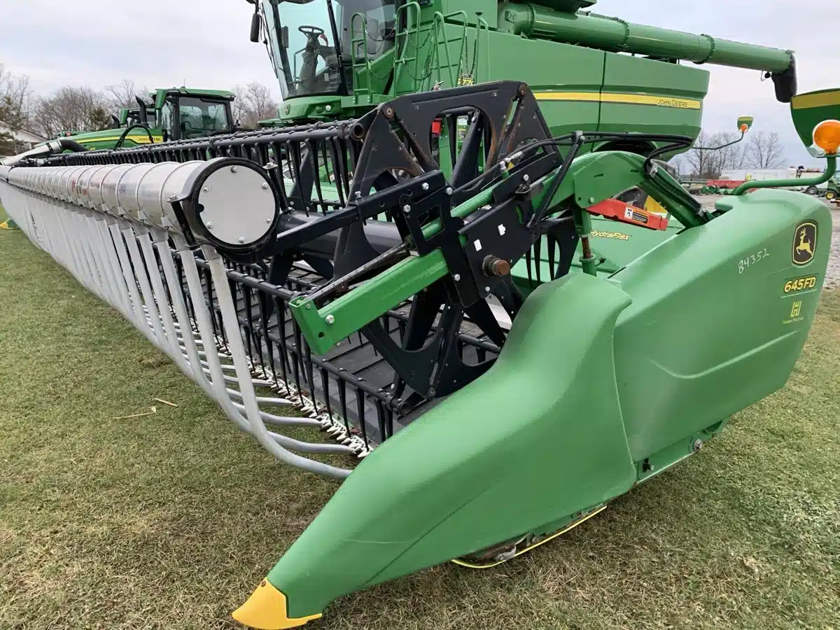 Gallery image 2 for 2015 John Deere 645FD Header - Draper