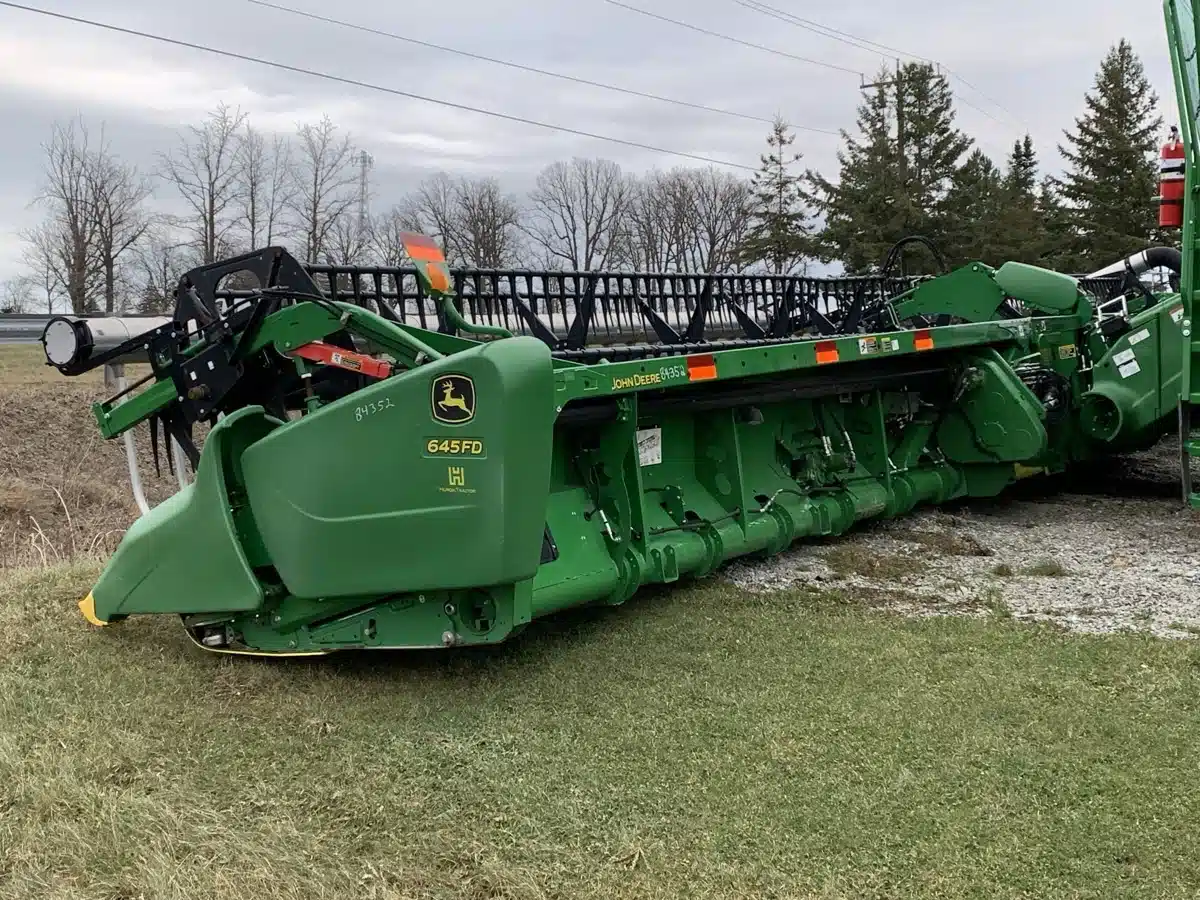 Gallery image 1 for Used 2015 John Deere 645FD Header - Draper