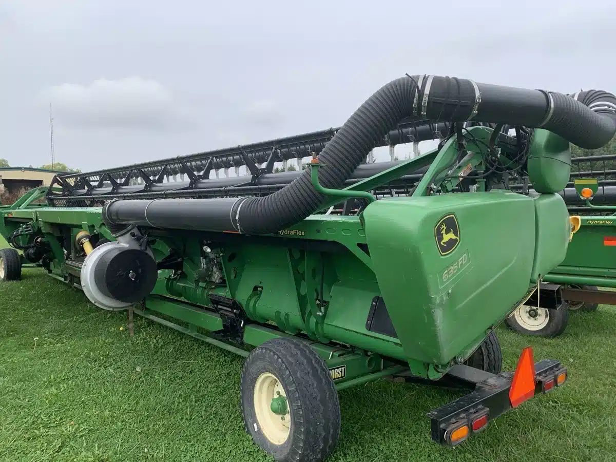 Gallery image 2 for Used 2011 John Deere 635FD Header - Draper