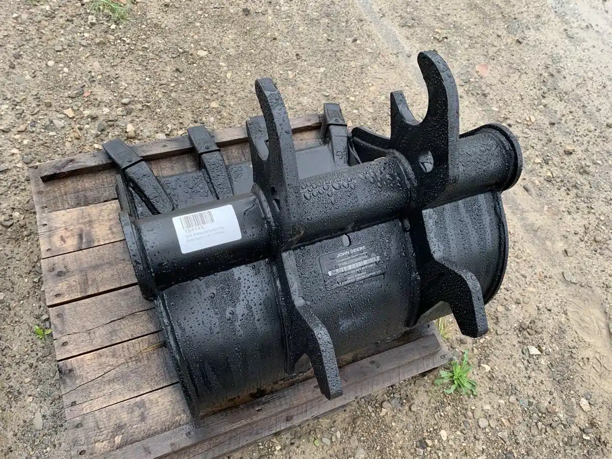 Gallery image 2 for Used John Deere BYT10964 Attachment