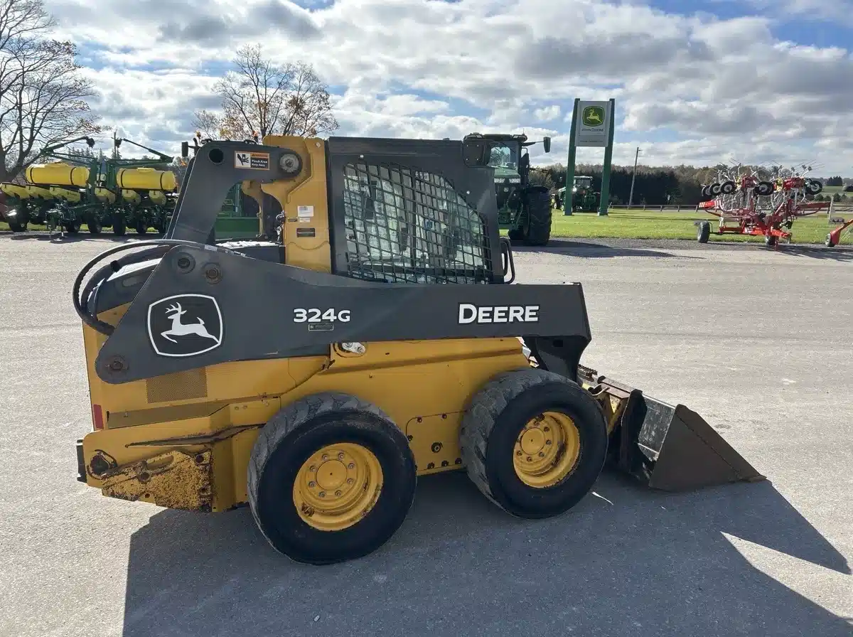 Gallery image 2 for Used 2022 John Deere 324G Skid Steer