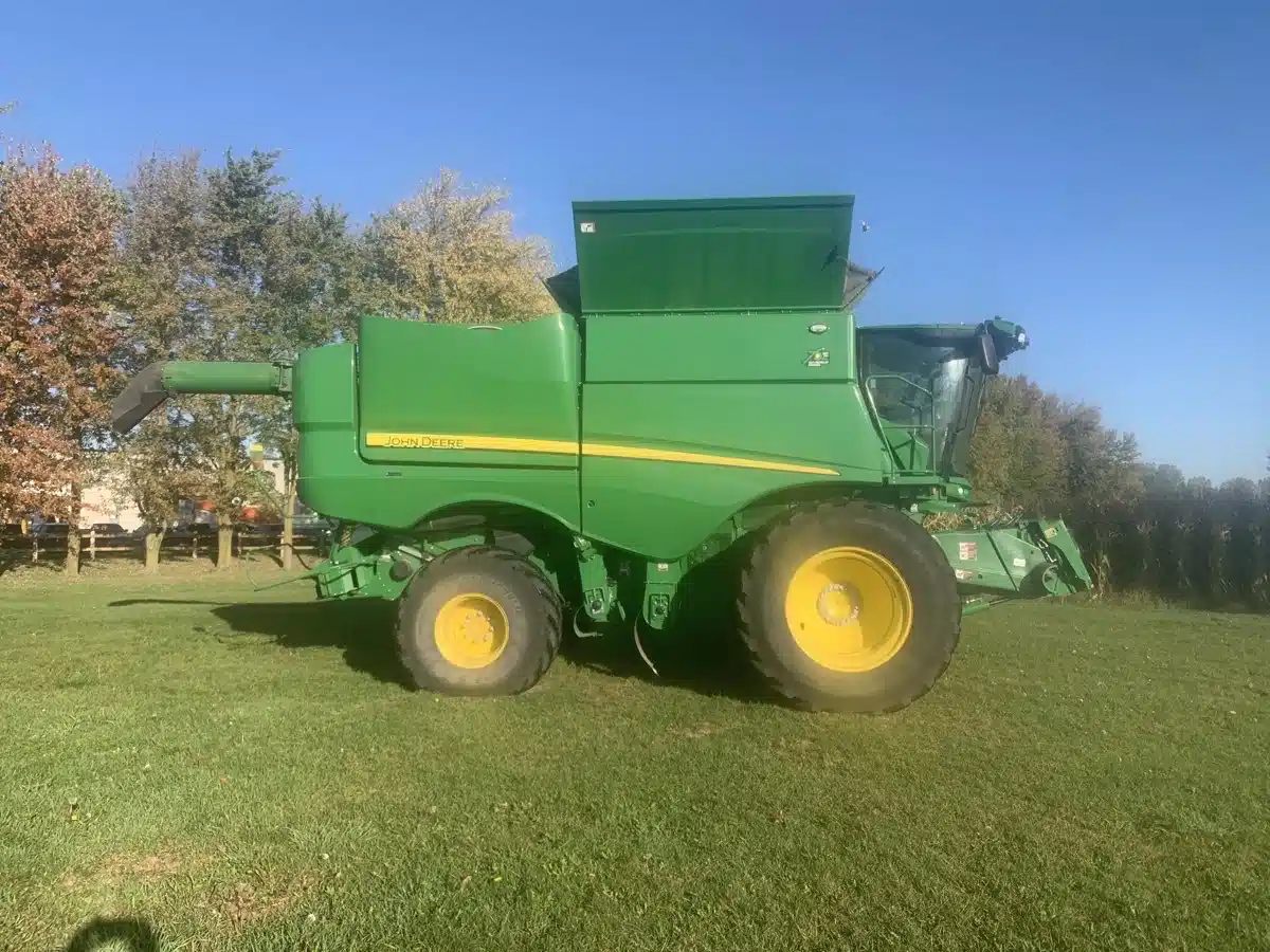 Gallery image 2 for 2022 John Deere S780 Combine