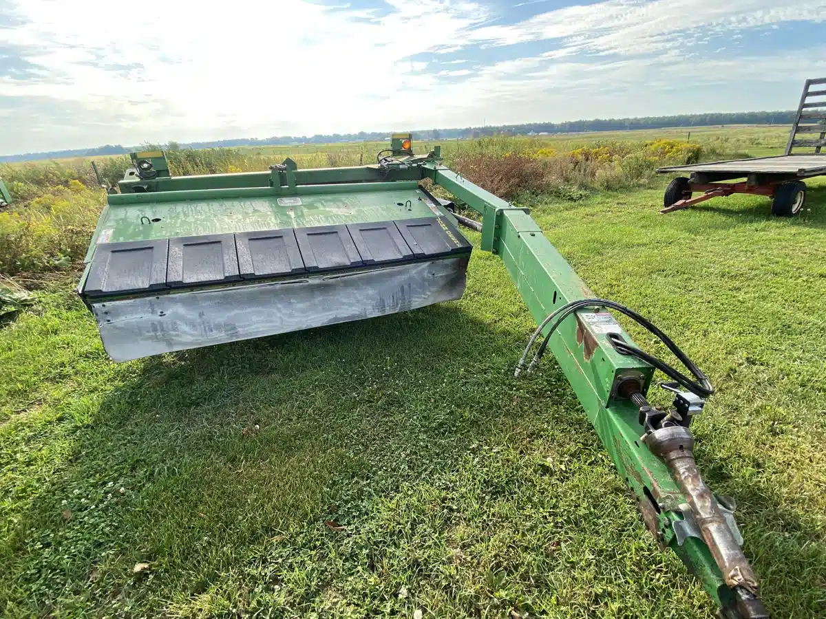 Gallery image 1 for Used 1999 John Deere 925 Disc Mower Conditioner