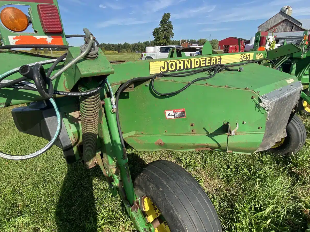 Gallery image 2 for Used 1999 John Deere 925 Disc Mower Conditioner