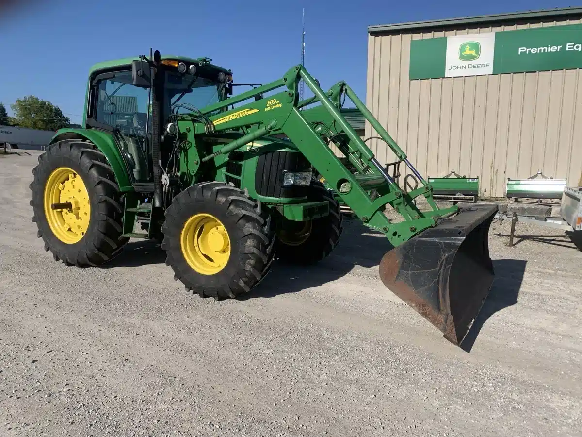 Gallery image 2 for Used 2010 John Deere 6430 PREMIUM Tractor