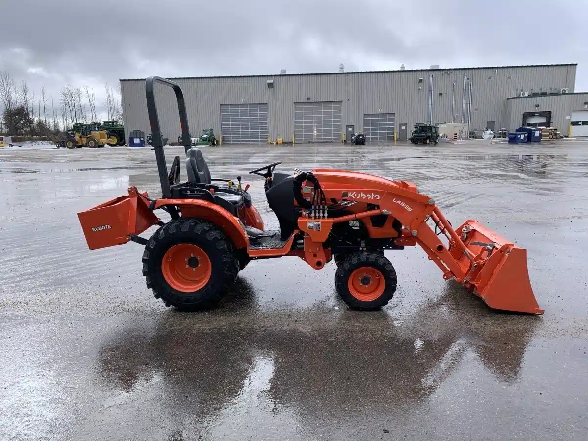 Gallery image 2 for Used 2022 Kubota LX2610 Tractor