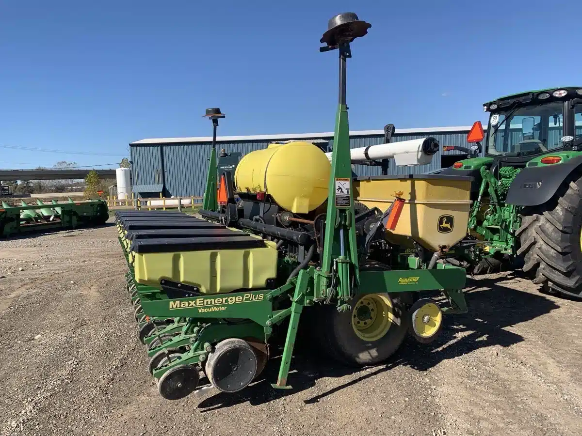 Gallery image 2 for Used 2002 John Deere 1780 Planter
