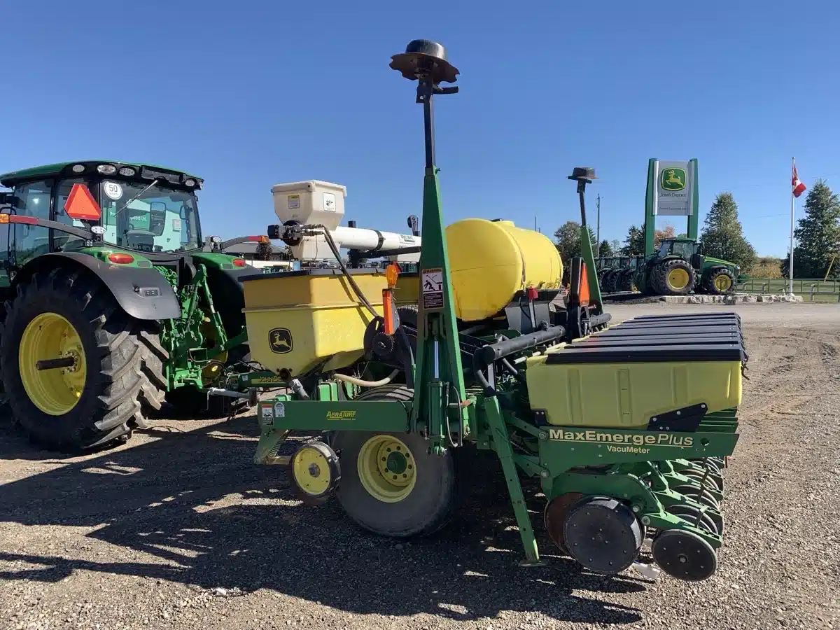 Gallery image 1 for Used 2002 John Deere 1780 Planter