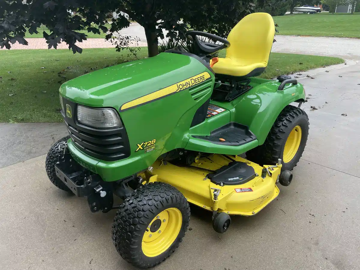 Gallery image 1 for Used 2011 John Deere X728 Lawn Tractor
