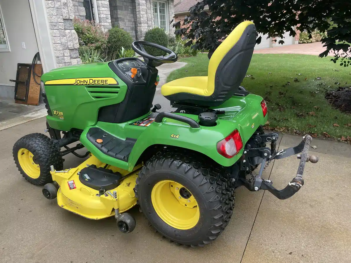 Gallery image 2 for Used 2011 John Deere X728 Lawn Tractor