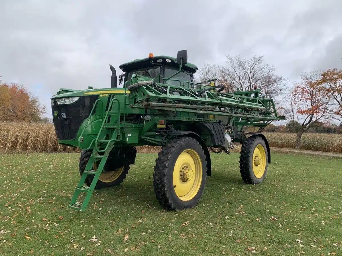 Gallery image 2 for Used 2015 John Deere R4038 Sprayer - Self Propelled