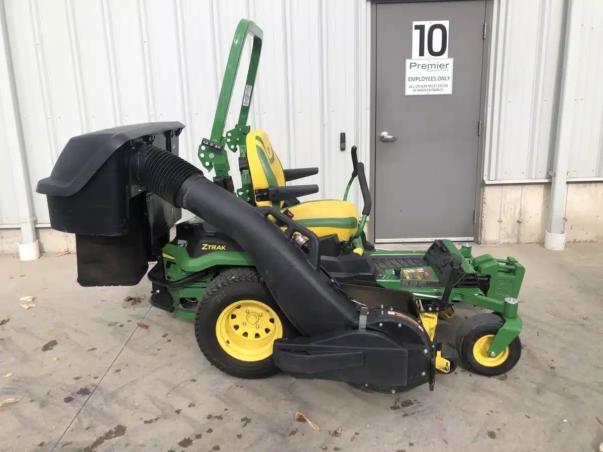 Gallery image 2 for Used 2022 John Deere Z530R Mower - Zero Turn