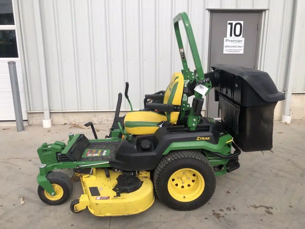 Gallery image 1 for Used 2022 John Deere Z530R Mower - Zero Turn