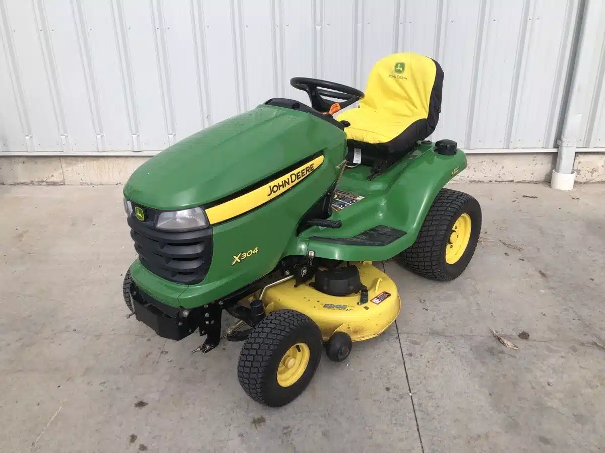 Gallery image 2 for Used 2010 John Deere X304 Lawn Tractor