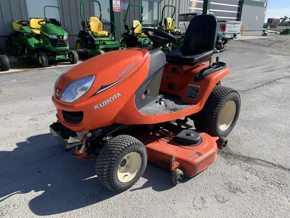 Gallery image 2 for 2012 Kubota GR2120 Lawn Tractor