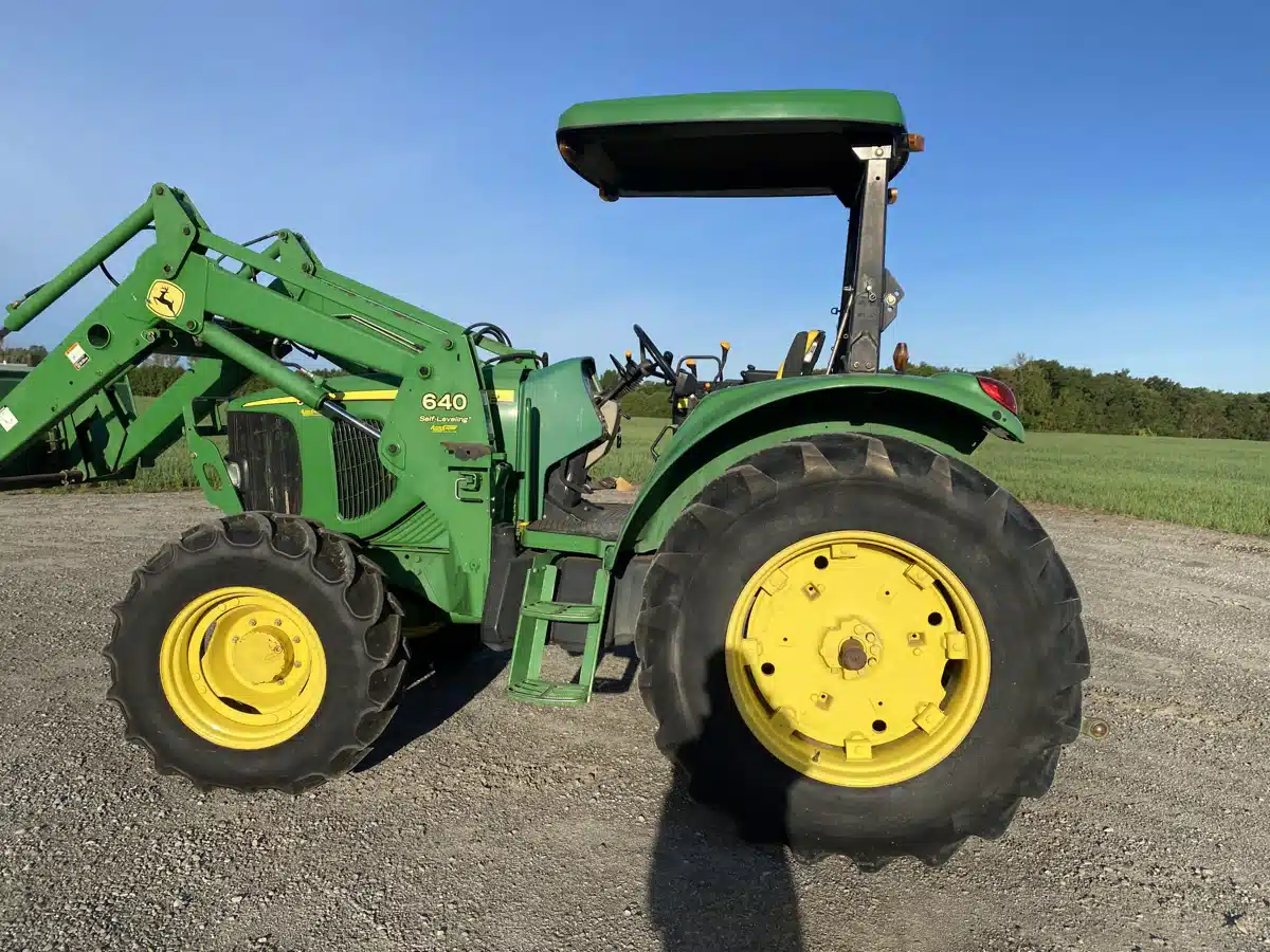 Gallery image 2 for Used 2004 John Deere 6420 Tractor