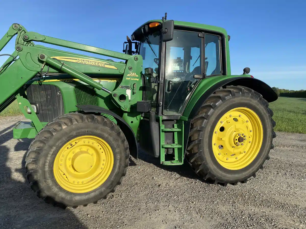 Used 2004 John Deere 7320 Tractor