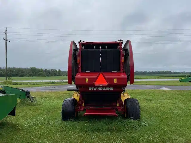 Gallery image 2 for Used 2020 New Holland ROLL-BELT 450 Round Baler