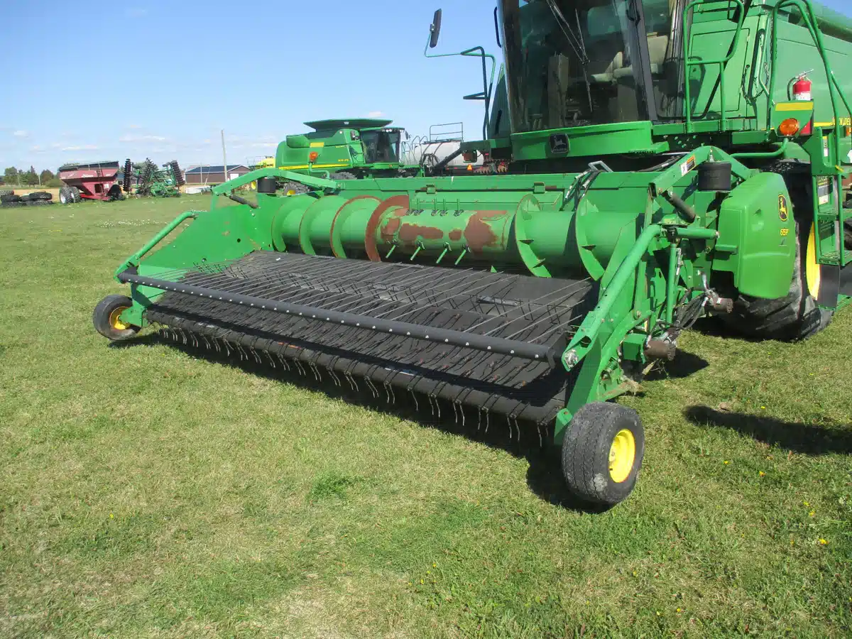 Gallery image 1 for Used 2012 John Deere 615P Header - Draper