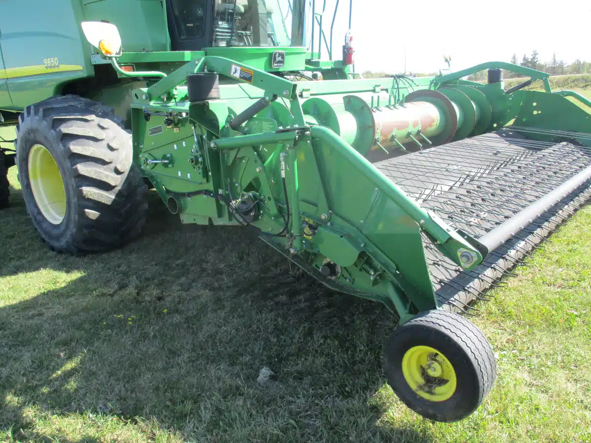 Gallery image 2 for Used 2012 John Deere 615P Header - Draper