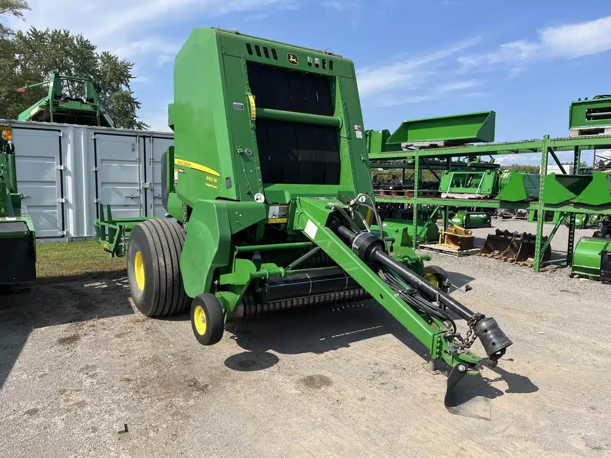 Gallery image 1 for 2019 John Deere 460M Round Baler