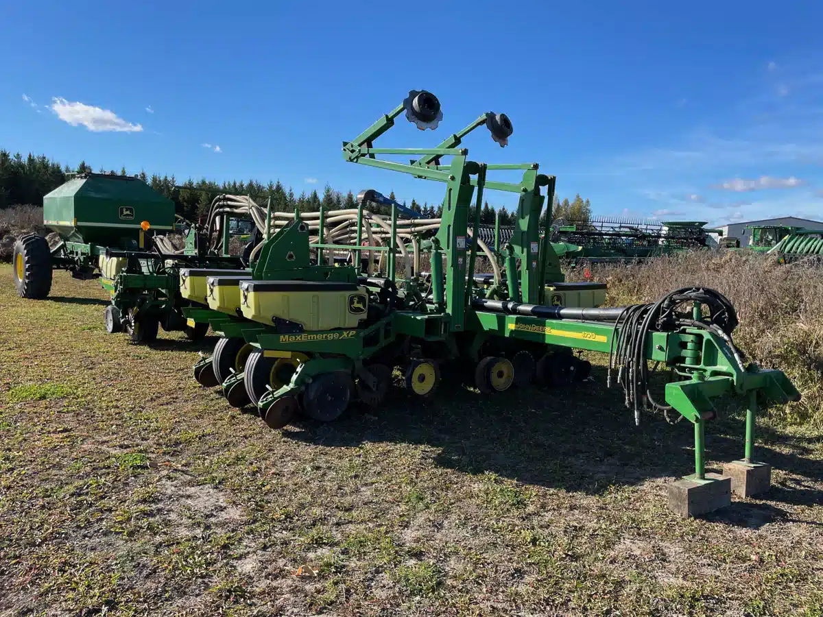 Gallery image 2 for Used 2013 John Deere 1770 Planter