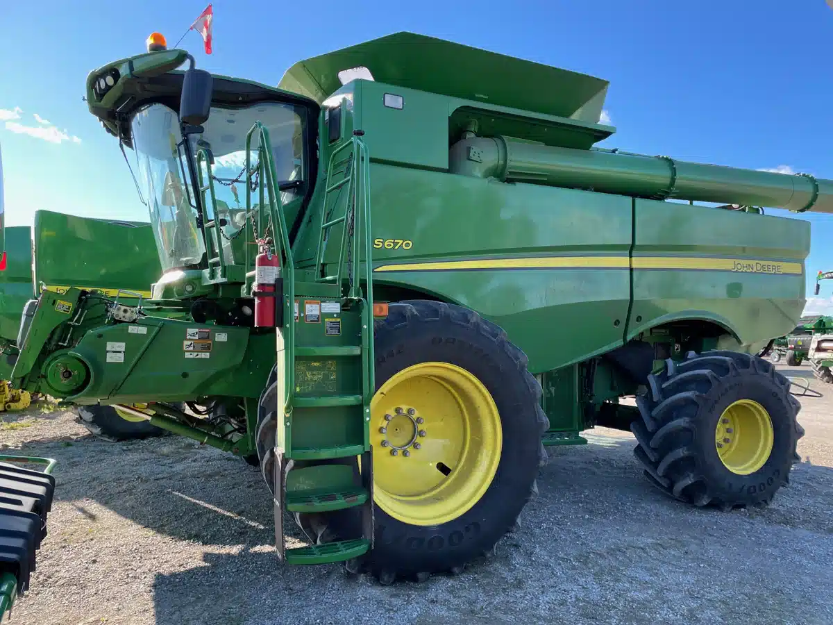 Gallery image 1 for Used 2017 John Deere S670 Combine