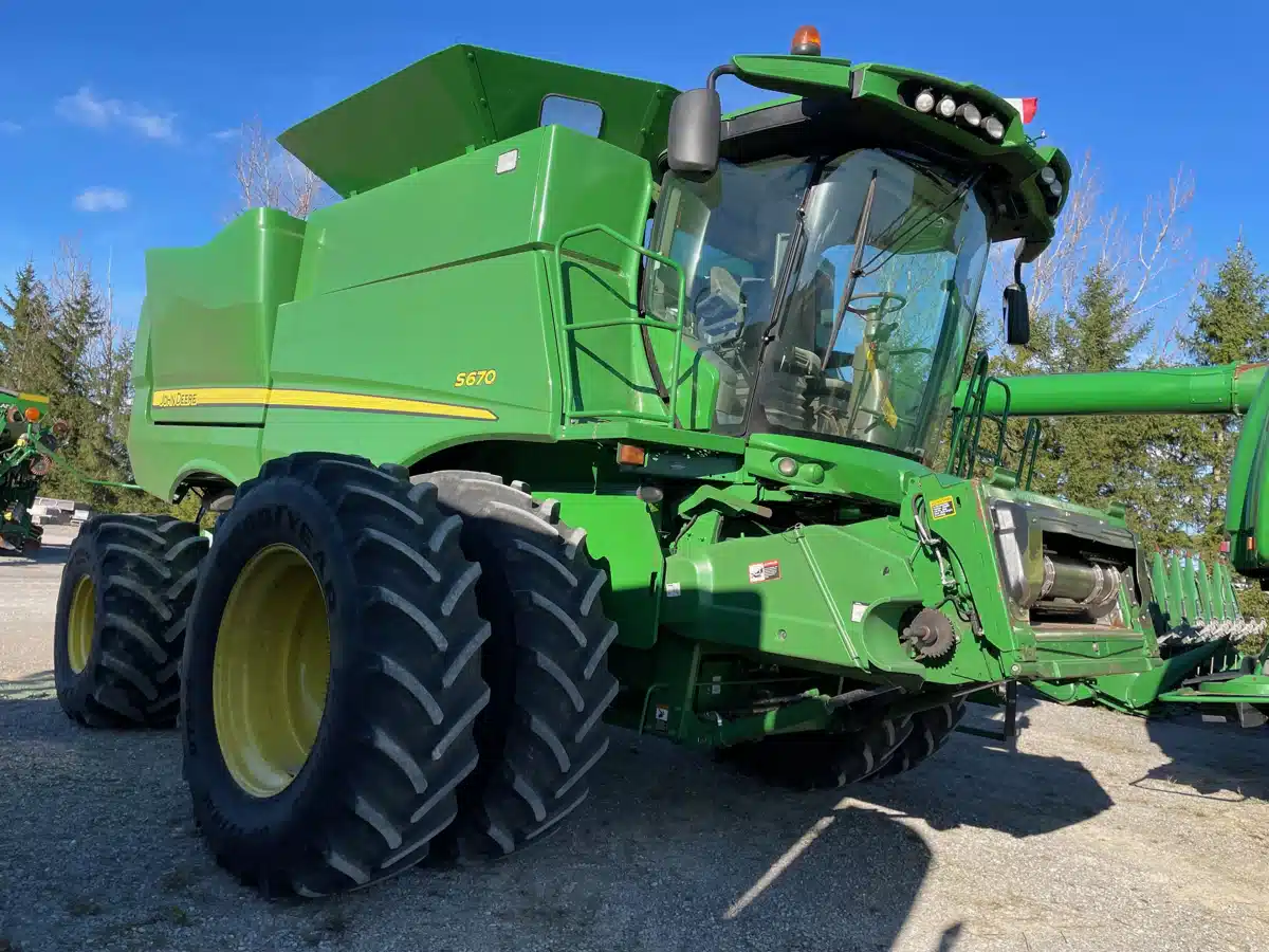 Gallery image 2 for Used 2017 John Deere S670 Combine