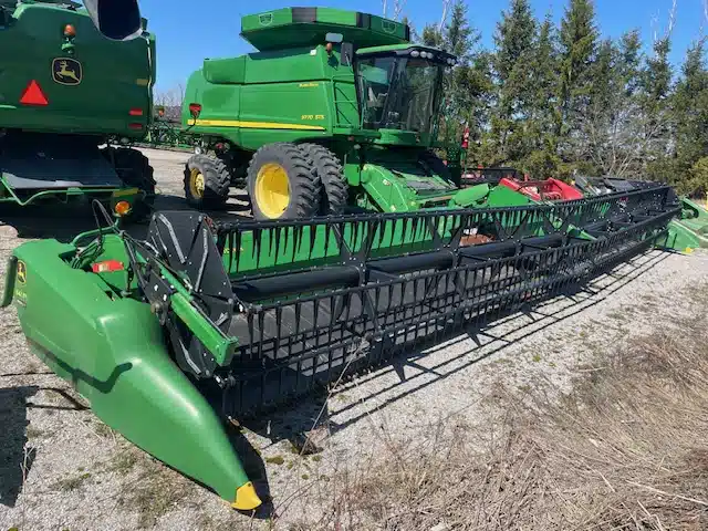 Gallery image 1 for Used 2017 John Deere 640FD Header - Draper