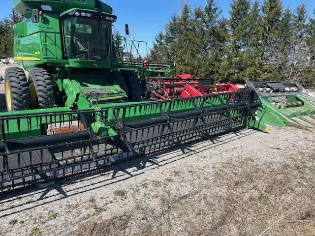 Gallery image 2 for Used 2017 John Deere 640FD Header - Draper