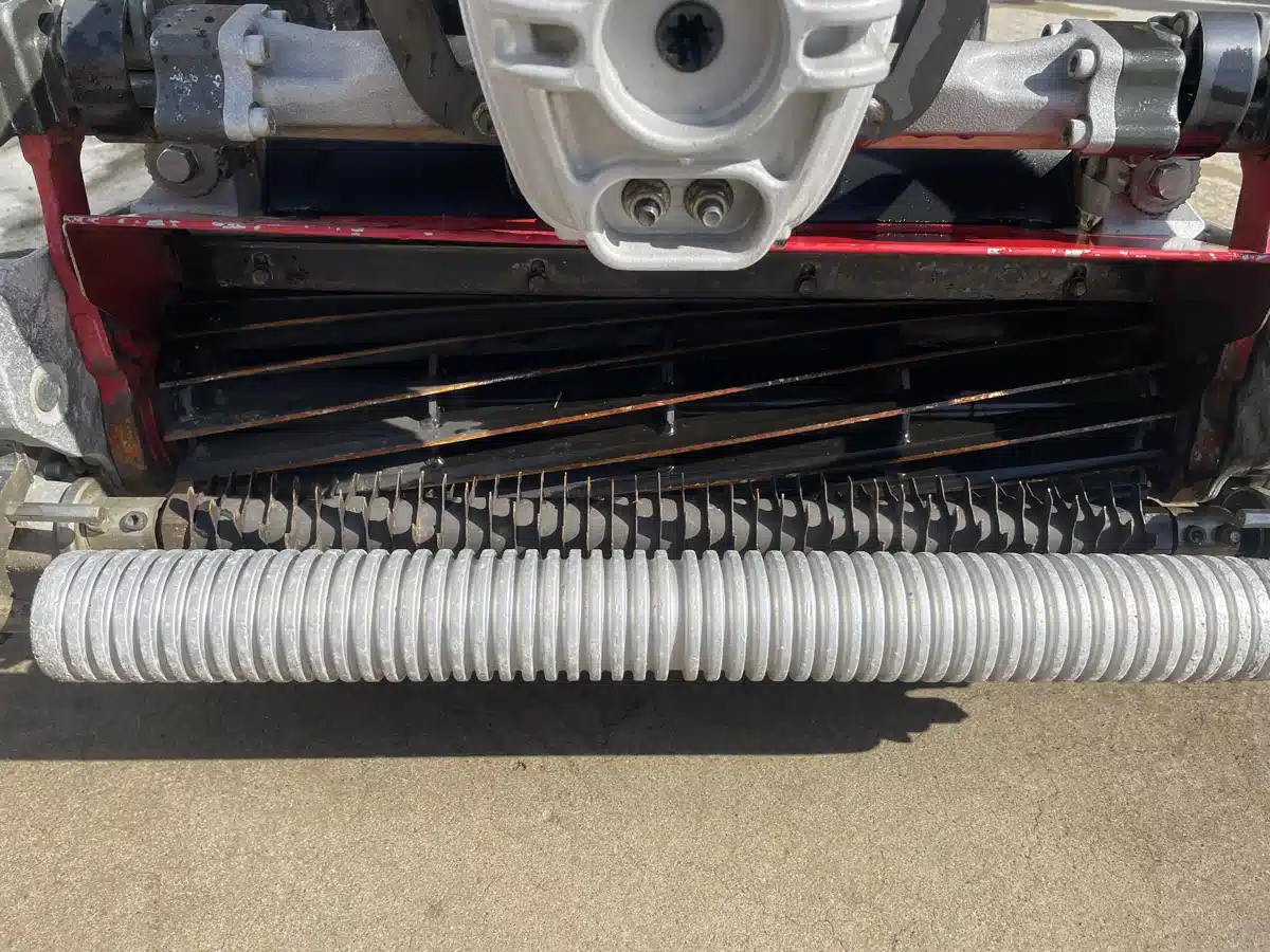 Gallery image 2 for 2017 Toro GREENSMASTER 3300 TRIFLEX Mower - Golf Green