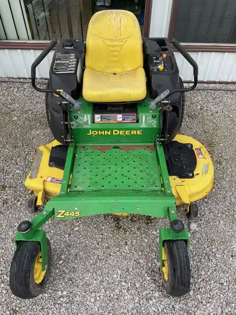 Gallery image 2 for 2007 John Deere Z445 Mower - Zero Turn