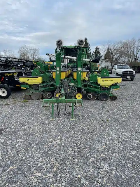 Gallery image 1 for 2017 John Deere 1775 Planter