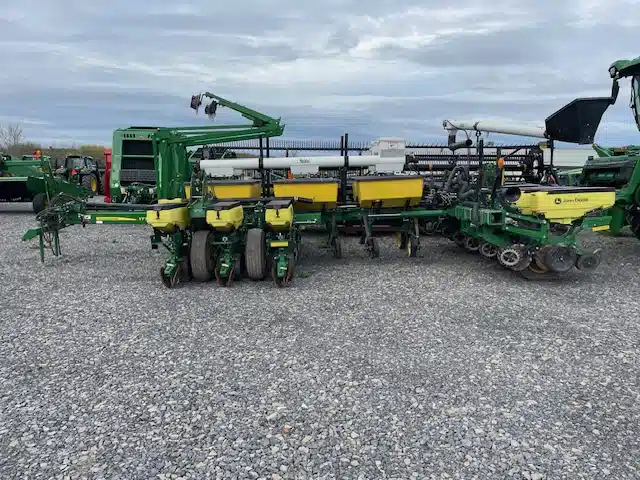 Gallery image 2 for 2017 John Deere 1775 Planter
