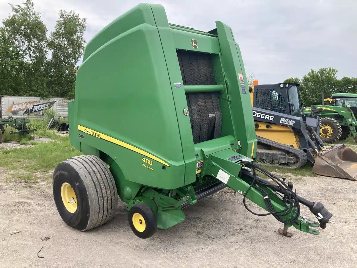 Gallery image 2 for 2013 John Deere 469 Premium Round Baler